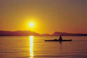 Kayaker_at_Sunset